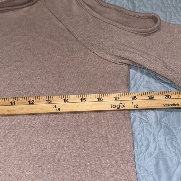 Apt. 9 Womens Medium Cold Shoulder Turtleneck Sweater Top Beige - Picture 8 of 9